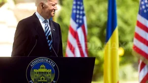 Steagul american a căzut în timpul declaraţiei lui Joe Biden în grădina Palatului Cotroceni