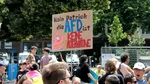 De ce tinerii din Generația Z din mai multe țări preferă extrema dreaptă: „Vor să se simtă bărbați”