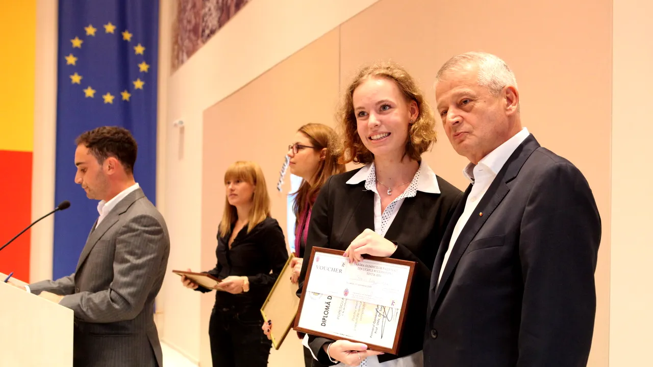 Elevii bucureşteni clasaţi pe primele locuri la olimpiade, premiaţi cu tabere de Primăria Capitalei - FOTO
