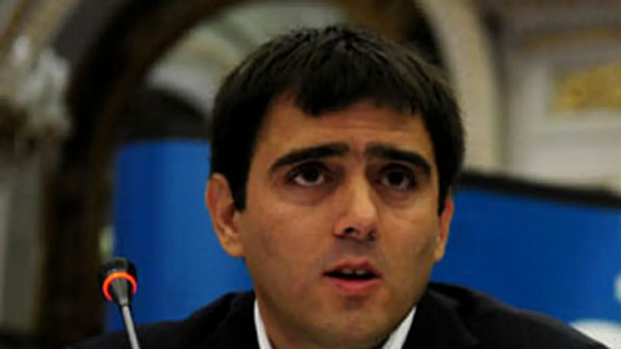 Corneţeanu: Domnul Simion să facă ce vrea el, dar să nu uite că am semnat un contract