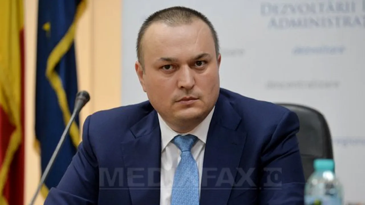 Primarul din Ploieşti, Iulian Bădescu, a fost reţinut în dosarul finanţării ilegale a echipei de fotbal Petrolul. Oficialului i s-a făcut rău şi a fost dus la spital - FOTO