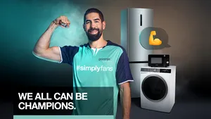 Ovaţionaţi cu Simplyfans şi susţineţi-vă echipa preferată în runda principală