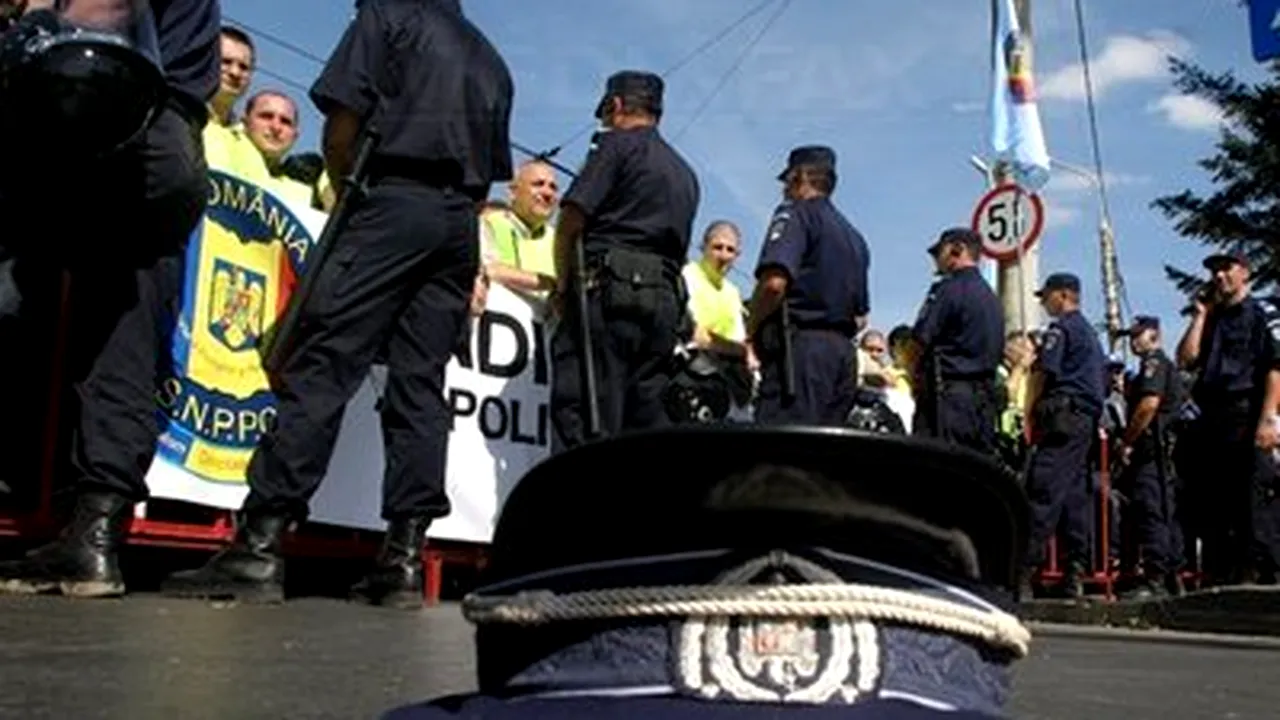 Three Romanian Police Officers Carrying Weapons During Recent Rallies Identified