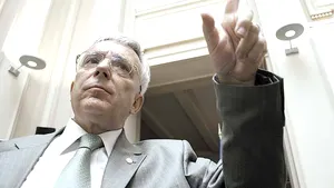 Mugur Isărescu: Să aducem aurul din Londra în ţară pentru verificare, dar să îl ducem înapoi