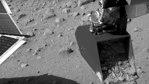 Sonda Phoenix a colectat primul eşantion de sol analizabil de pe Marte