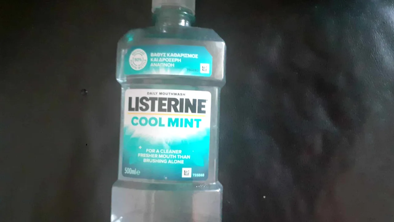 Un anumit tip de apă de gură face mai mult rău decât bine. Experţii au tras concluzia după un studiu pe Listerine Cool Mint

