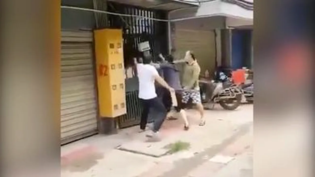 Chinezi prinşi în casă de cutremur în timpul lockdown-ului
