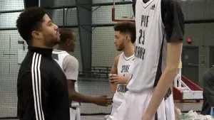 VIDEO Pe urmele lui Ghiţă Mureşan. Adolescentul născut în România care ar putea deveni următoarea stea în liga americană de baschet. La 16 ani are 2,31 metri