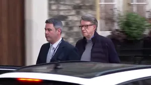 Peter Mandelson, eliberat pe cauțiune după arestarea în ancheta privind legăturile cu Jeffrey Epstein