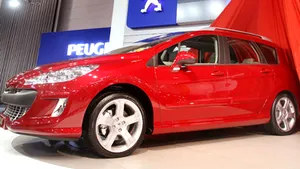Peugeot 308 SW, din toamnă, în România