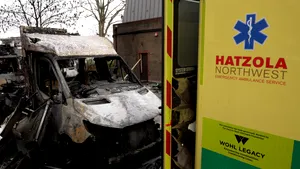Trei noi arestări în cazul incendierii ambulanțelor unei organizații evreiești la Londra