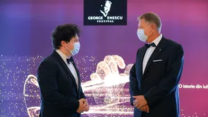 Preşedintele Klaus Iohannis a fost aseară la Operă. Azi este invitat la nuntă