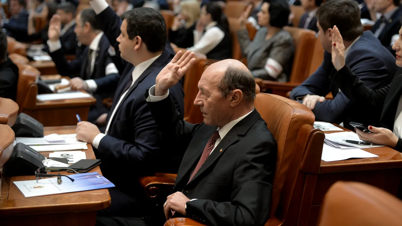 Traian Băsescu: Stăm în Parlament sute de oameni şi ies legi proaste, Codul Penal, de exemplu