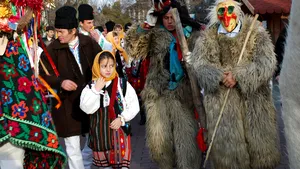 Obiceiuri de Crăciun: Tradiţia unică a Belciugarilor şi colinda veche de 200 de ani, în sate din Bistriţa-Năsăud