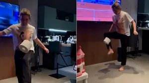 Simona Halep a acceptat provocarea momentului: jonglerii cu hârtia igienică. S-a descurcat mai bine ca Messi