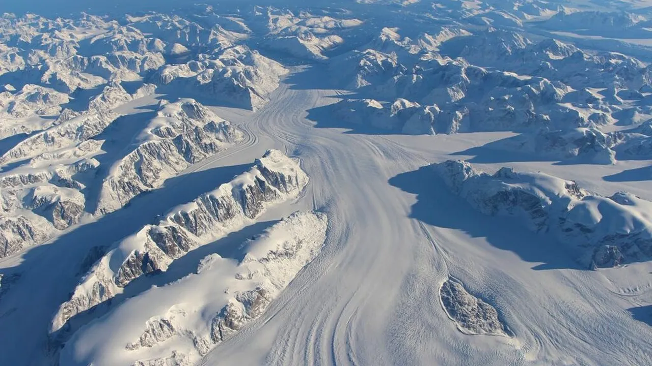 Continentul ascuns sub gheața Antarcticii dă peste cap calculele cercetătorilor. Nu doar emisiile de CO₂ influențează viitorul planetei
