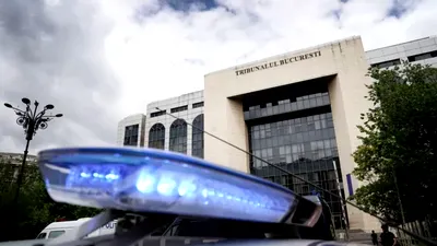 JUSTIȚIE 50 de președinți de tribunale din România acuză Guvernul interimar Bolojan din cauza legii salarizării a lui Bolojan: „singura preocupare vizează majorarea salariilor demnitarilor”. Legea generează 4 categorii de pensionari în Justiție, cu diferențe uriașe, în condiții identice