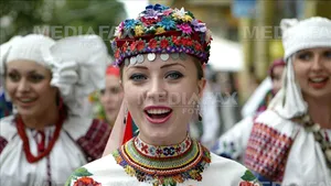 Ansambluri din nouă ţări participă la Festivalul Internaţional de Folclor 