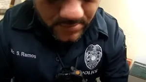 VIDEO | Scene absolut revoltătoare: o fetiţă în vârstă de doar 6 ani a fost încătuşată de poliţişti pentru că nu a fost cuminte la ore