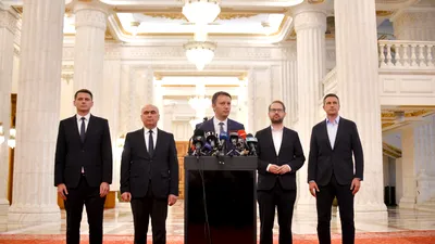 ECONOMIC Bloomberg: Fitch avertizează că România riscă retrogradarea la „junk” dacă se prelungește criza politică