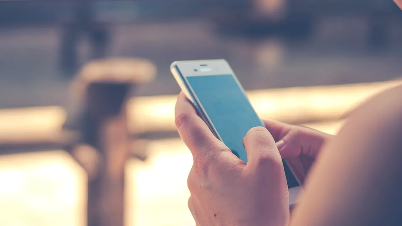 Noi pedepse pentru „Upskirting”, o infracţiune inspirată de telefoanele mobile. Ce sentinţe vor primi „violatorii” intimităţii