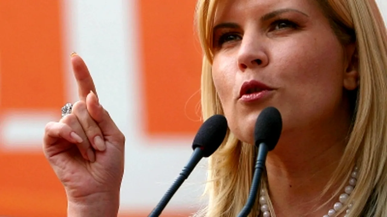 Elena Udrea, nemulţumită de starea plajei în Eforie Nord