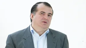Florin Călinescu a fost exclus din PNL, actorul spune însă că a demisionat încă din decembrie 2008