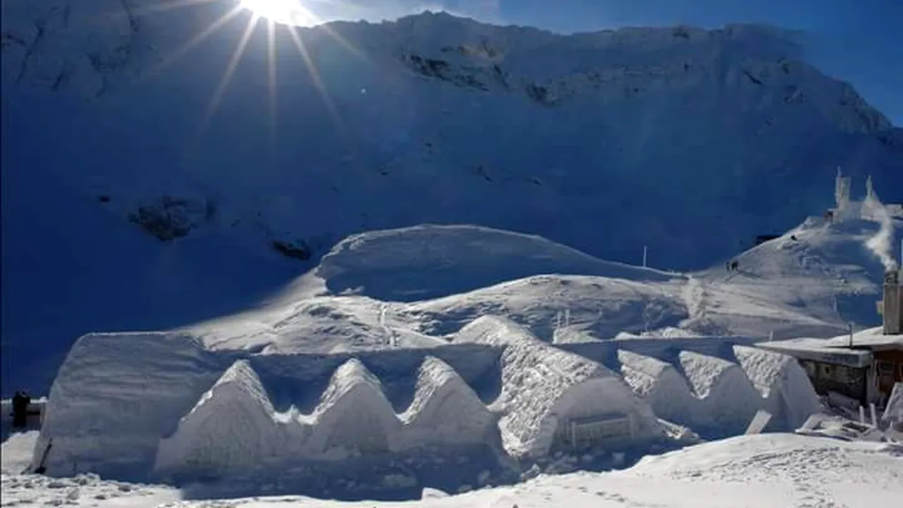 Hotelul de Gheaţă de la Bâlea Lac are ca temă muzica. Locurile de cazare pentru sărbători sunt epuizate