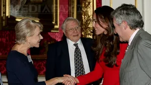 Helen Mirren şi vedete de la Hollywood, primite de regina Elizabeth a II-a, la palatul Buckingham