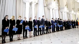 Mai mulţi BANI pentru demnitari. Plafoanele pentru CHELTUIELILE de cazare pentru miniştri şi secretari de stat vor fi majorate