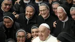 Măicuțele de la Vatican primesc tot mai multe apeluri despre Papa