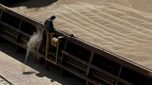 Ruşii îi obligă pe fermieri să vândă cerealele la preţul dictat de ei. Ce păţesc cei care se împotrivesc