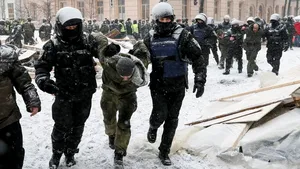 Confruntări la KIEV între forţele de ordine şi protestatarii din faţa Parlamentului. Tensiunile, pe fondul expulzării lui Mihail Saakaşvili 