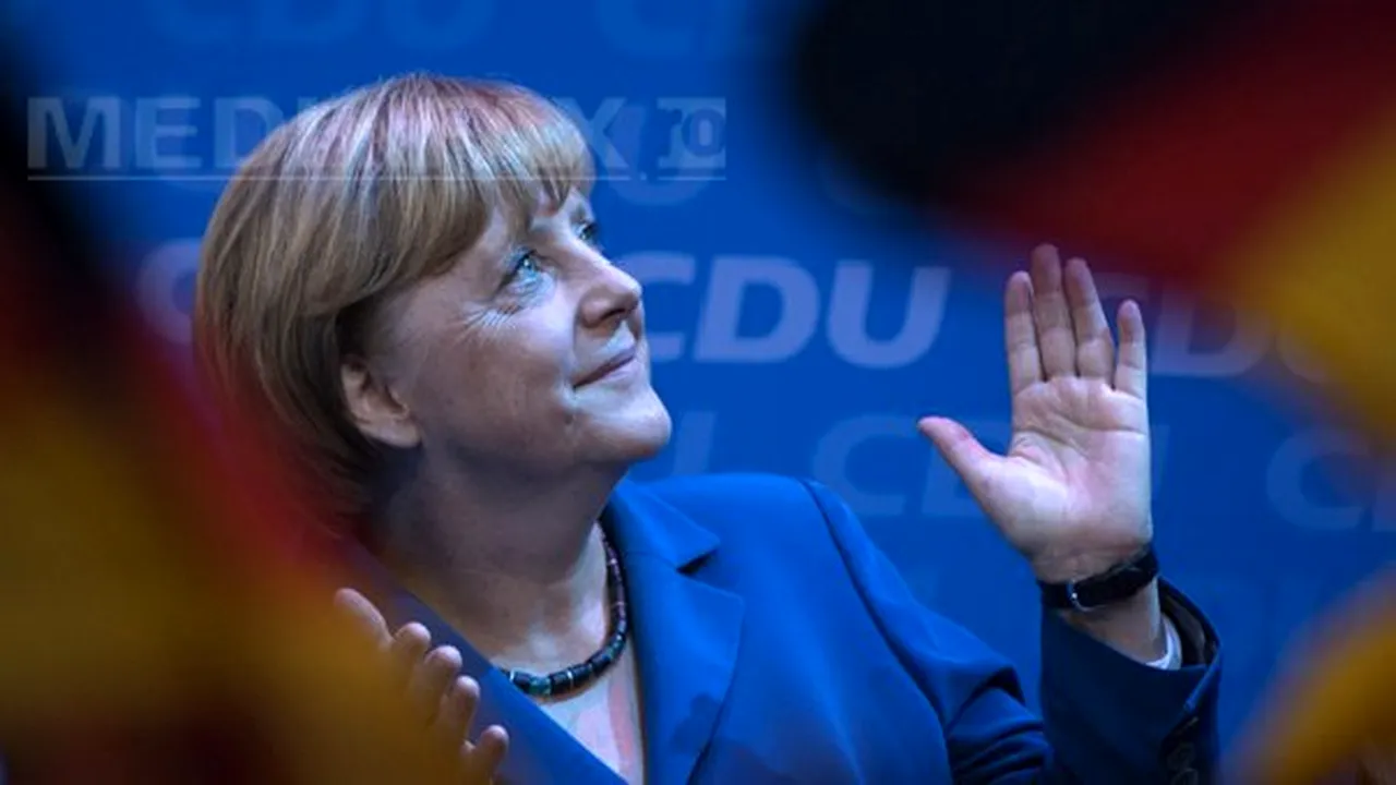 Angela Merkel, victorioasă în alegeri, salută 
