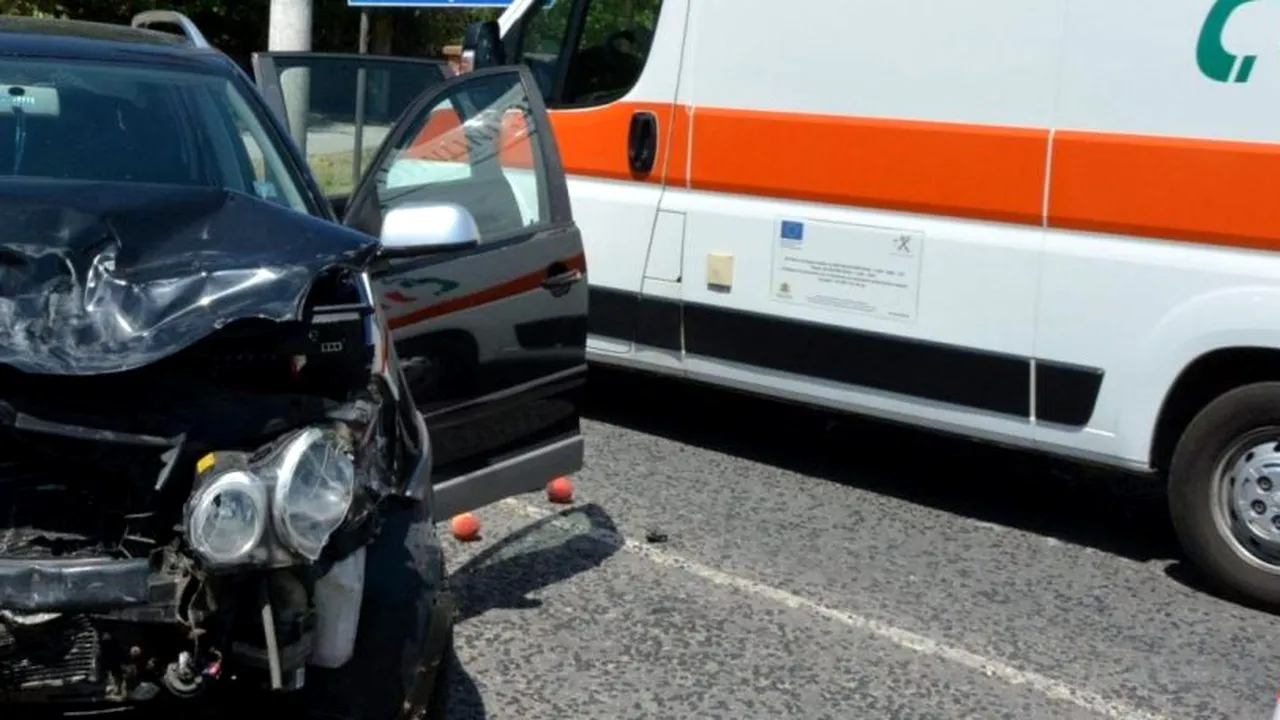 Impact între două mașini în Cluj: una a ajuns pe trotuar unde a lovit mortal o femeie