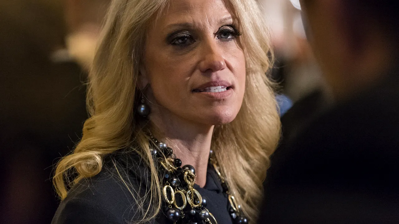 Kellyanne Conway, consiliera preşedintelui Donald Trump, sugerează că Turnul Trump a fost monitorizat prin televizoare şi smartphone-uri
