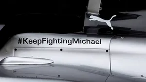 Mesaj de susţinere pentru Michael Schumacher, pe monoposturile Mercedes