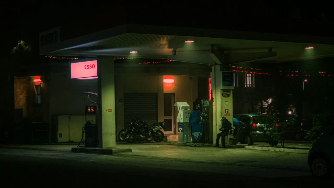 Panică în Italia din cauza lipsei de carburant: De la benzinării și rafturi goale, la riscul izolării românilor din diaspora