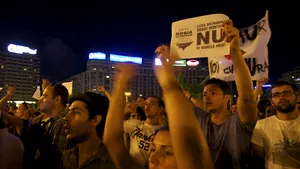 PROTEST ÎN CAPITALĂ: Aproximativ 2.000 de persoane au manifestat împotriva proiectului de la Roşia Montană - GALERIE FOTO