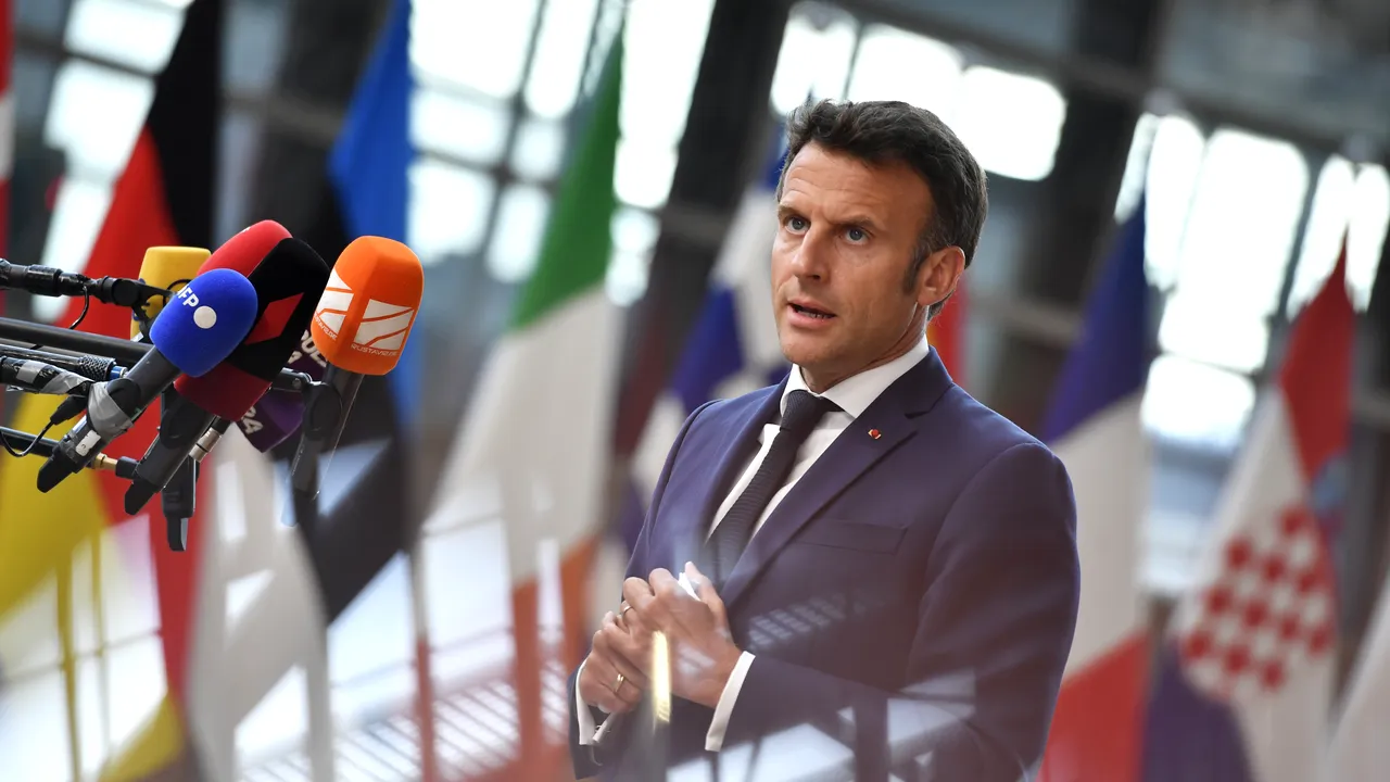 Coaliţia de stânga şi alianţa lui Macron, aproape la egalitate în scrutinul legislativ din Franţa