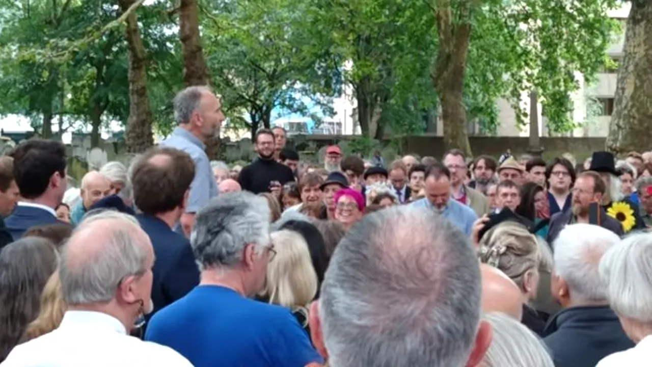 Declaraţiile emoţionante ale solistului de la Iron Maiden, la mormântul lui William Blake | VIDEO 