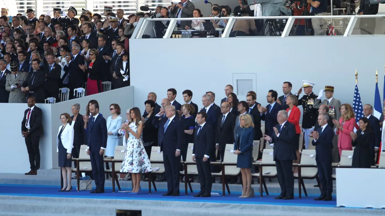 FOTO INEDIT | Parada militară de Ziua Franţei a luat sfârşit | Preşedintele Donald Trump şi-a încheiat vizita de două zile la Paris / Imagini de pe Champs-Elysees 