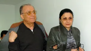 Andronescu: Sper ca preşedintele Iliescu să revină asupra deciziei