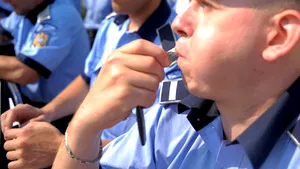 Băsescu susţine propunerea poliţiştilor de a fi premiaţi din revalorificarea produselor confiscate