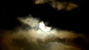 Eclipsă de Lună, în noaptea de vineri spre sâmbătă. Ora la care va fi cel mai vizibilă