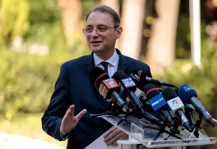 POLITIC Luca Niculescu: Toate opțiunile de guvern sunt pe masă. Programul și lista Cabinetului ar putea fi depuse joi