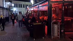 Ultima seară de stat acasă, prima noapte de distracţie la terasă / Câteva străduţe din Centrul Vechi au reînviat din primele ore de ”relaxare” | VIDEO