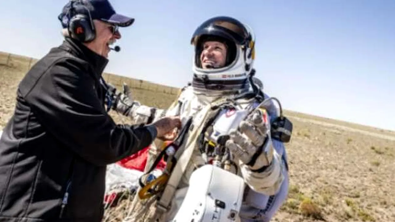 SALT ISTORIC pentru Felix Baumgartner: Aventurierul aerului a DEPĂŞIT viteza sunetului şi a stabilit două RECORDURI MONDIALE - FOTO, VIDEO