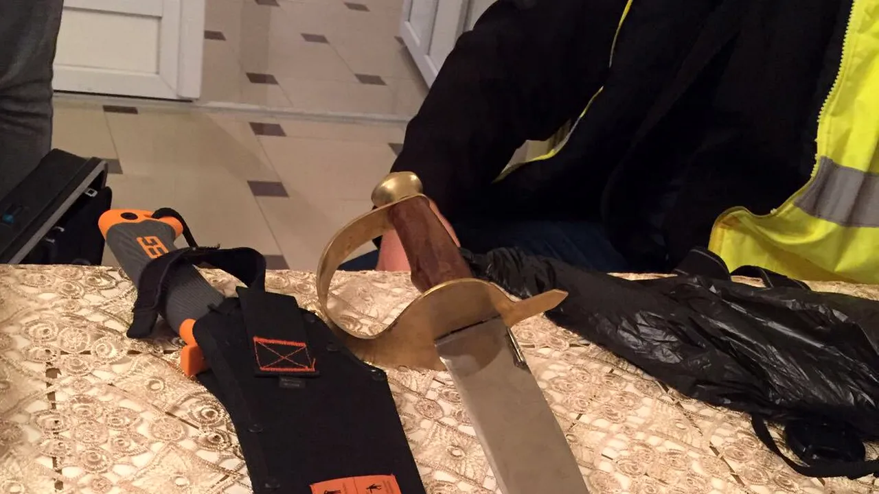 Percheziţii într-un dosar de uz de armă şi şantaj, cinci persoane sunt audiate - FOTO