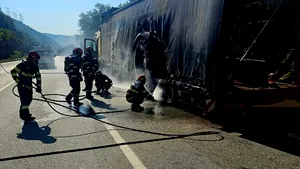 TIR în flăcări lângă Vama Porțile de Fier I